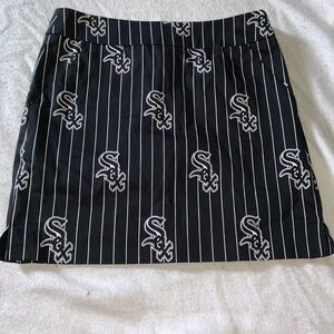 Loudmouth golf skirt skort black, and white pinstripe Chicago White Sox sz 2